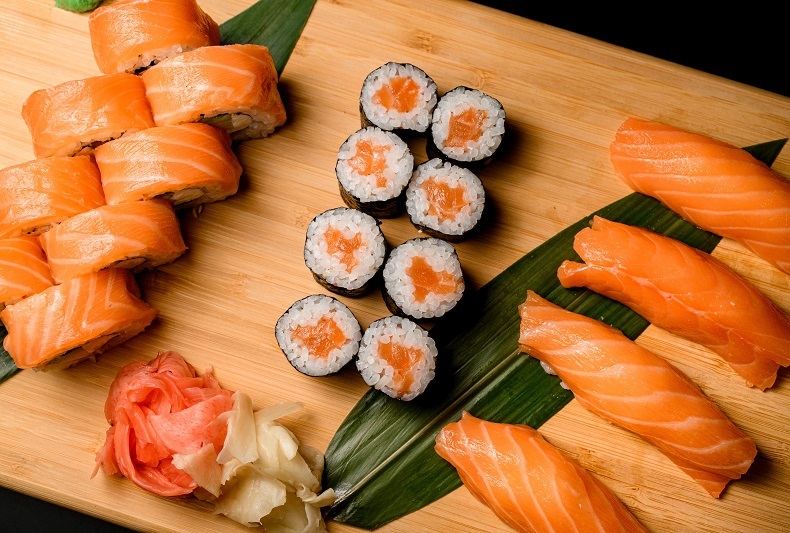 Domácí sushi: tipy, jak na oblíbené rolky z pohodlí domova