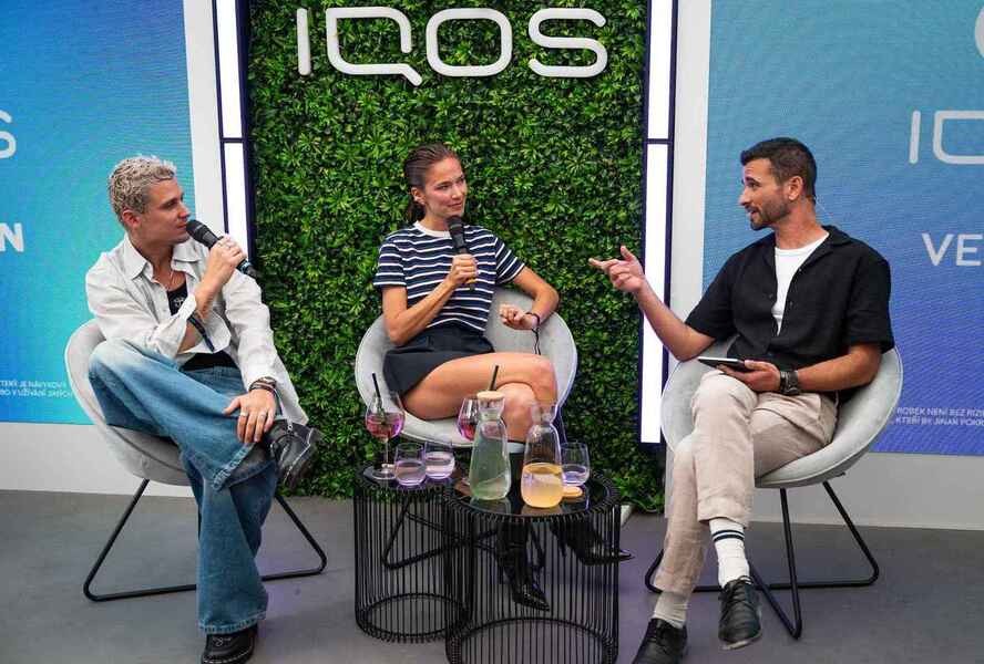 Nová tvář talk show ve Varech: Dominik Vršanský přivítal známé hosty