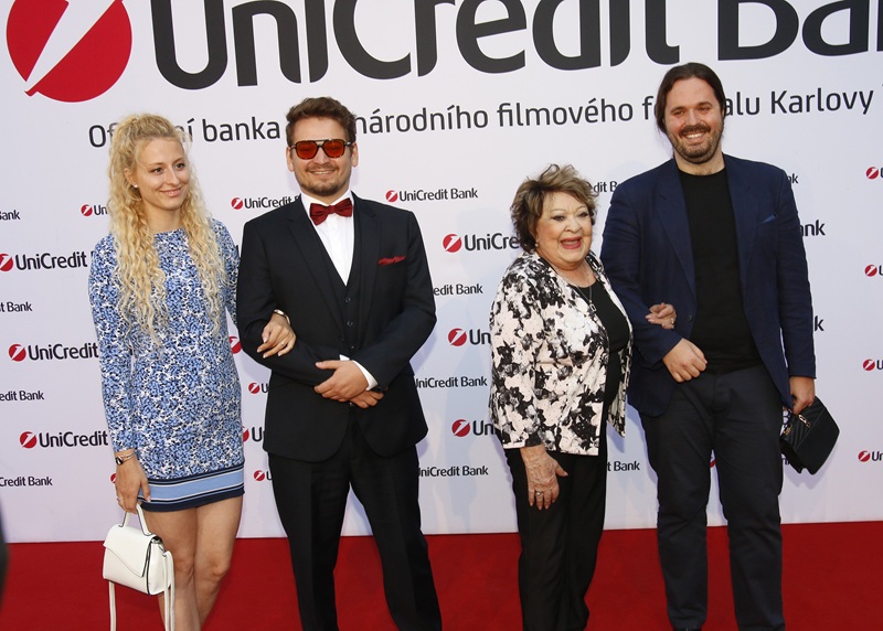 Jiřina Bohdalová s vnuky. 