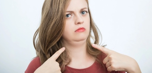 Kdo nechce podstoupit chirurgický zákrok, může se obrátit na estetickou medicínu.